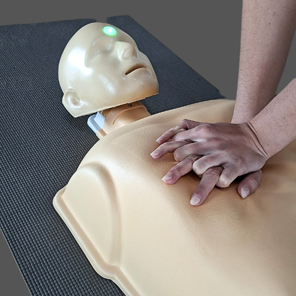 Sistema de feedback visual y sonoro del maniquí de RCP NexoAdult Basic